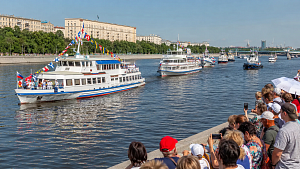 В Ханты-Мансийске День работников морского и речного флота отметили парадом судов