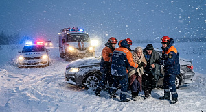 В Югре экстренные службы оказали массовую помощь застрявшим в метели автомобилистам