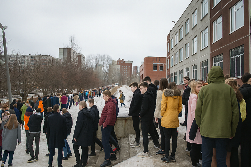 В сургутской школе №27 произошёл пожар: ученики оперативно эвакуированы